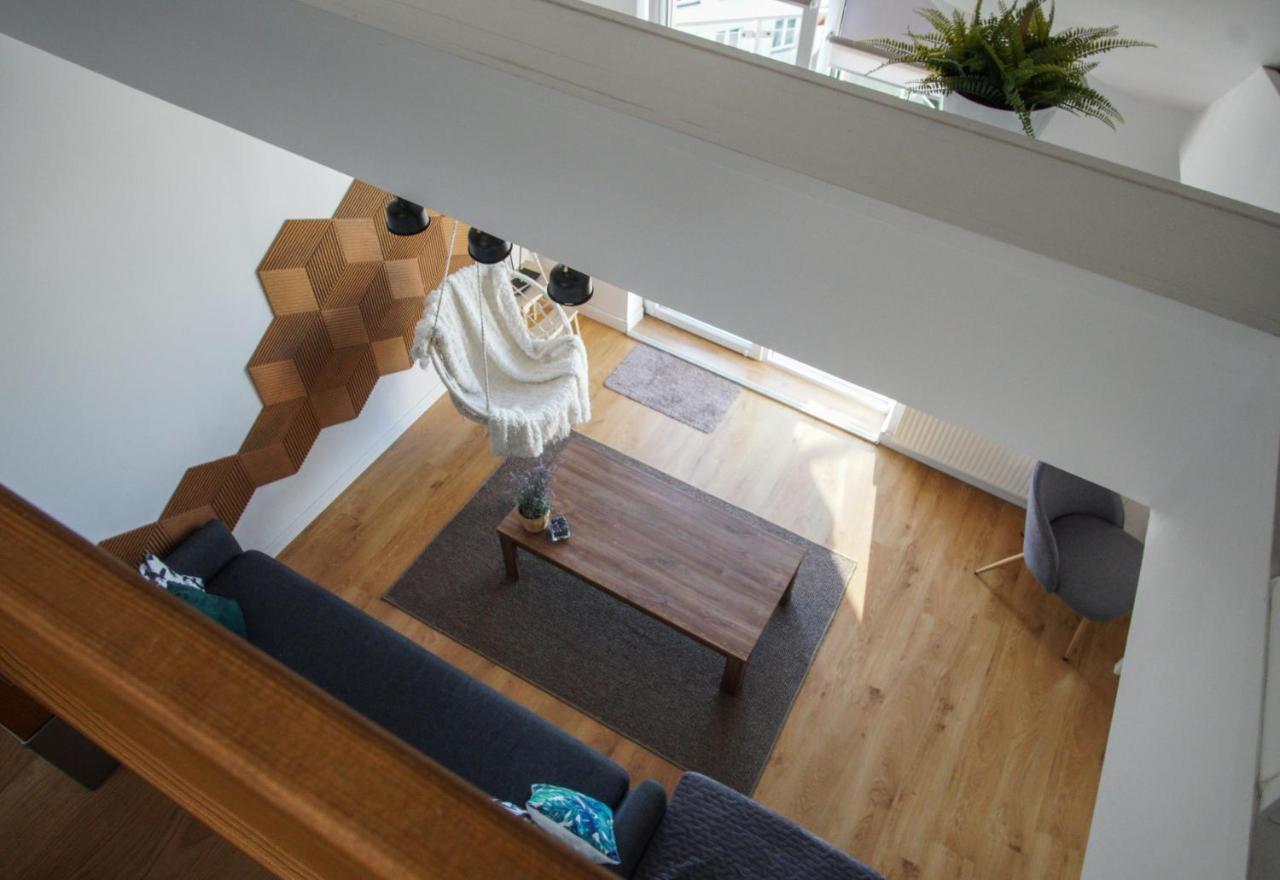 טיצ'י Timegoesslow Cozy Attic City Center מראה חיצוני תמונה